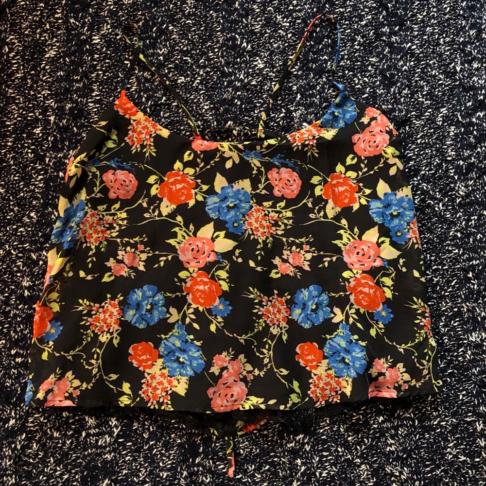 Beautiful Floral and Lace Flowy Crop Top
